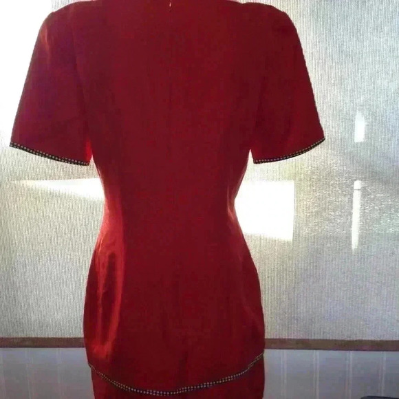 VINTAGE Red Silk St Gillian Size: 10, tiered 100% Silk Madison Ave Dress - Picture 3 of 4